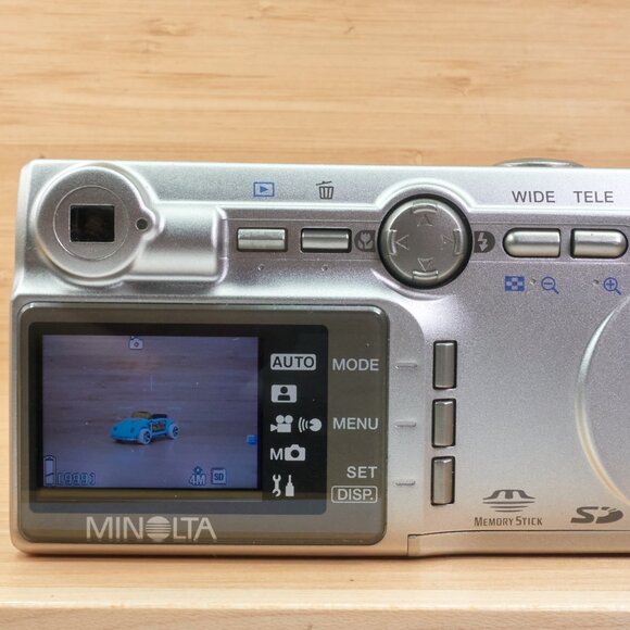 Minolta Dimage G400 / 4MP Digital Camera / 3x Optical Zoom / Tested & Working - Picture 5 of 9